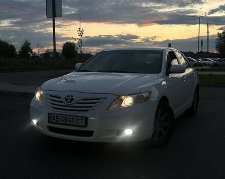 Білий Тойота Камрі, об'ємом двигуна 3.5 л та пробігом 267 тис. км за 8999 $, фото 1 на Automoto.ua