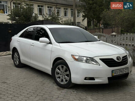 Тойота Камри 2008 в Кременце на Automoto.ua Белый Тойота Камри, объемом двигателя 2.36 л и пробегом 235 тыс. км за 8000 $, фото 1 на Automoto.ua
