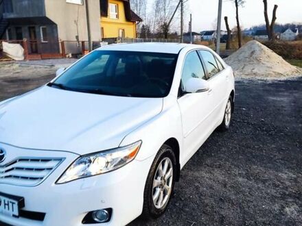Тойота Камри 2009 в Киверцы на Automoto.ua Белый Тойота Камри, объемом двигателя 2.36 л и пробегом 112 тыс. км за 8700 $, фото 1 на Automoto.ua