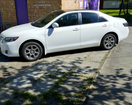 Білий Тойота Камрі, об'ємом двигуна 2.4 л та пробігом 235 тис. км за 7500 $, фото 1 на Automoto.ua