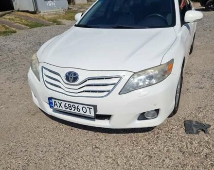 Белый Тойота Камри, объемом двигателя 2.36 л и пробегом 205 тыс. км за 8700 $, фото 1 на Automoto.ua