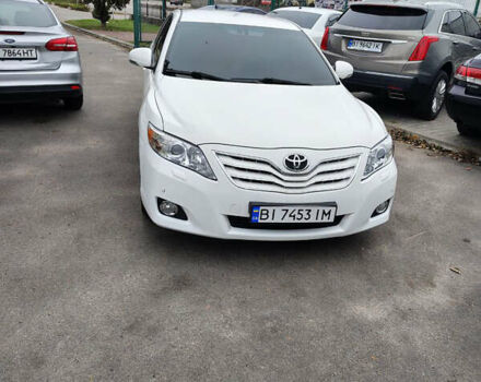 Белый Тойота Камри, объемом двигателя 2.4 л и пробегом 197 тыс. км за 9900 $, фото 1 на Automoto.ua