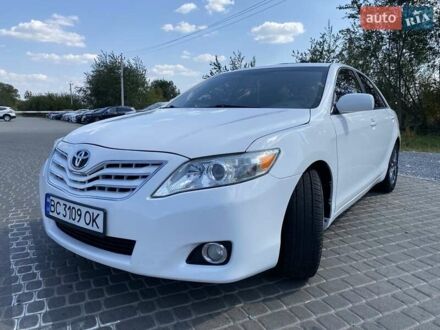 Тойота Камрі 2010 у Львові на Automoto.ua Білий Тойота Камрі, об'ємом двигуна 2.5 л та пробігом 335 тис. км за 10000 $, фото 1 на Automoto.ua