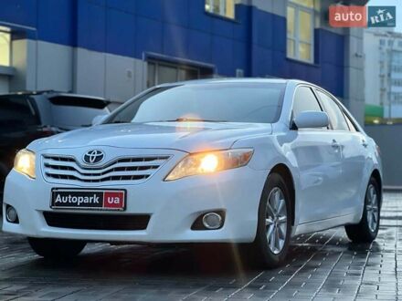 Тойота Камрі 2010 у Одесі на Automoto.ua Білий Тойота Камрі, об'ємом двигуна 2.5 л та пробігом 310 тис. км за 9290 $, фото 1 на Automoto.ua