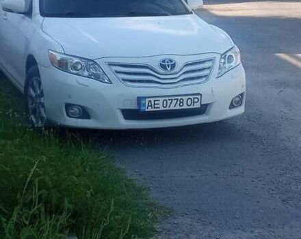 Белый Тойота Камри, объемом двигателя 2.4 л и пробегом 335 тыс. км за 9500 $, фото 1 на Automoto.ua