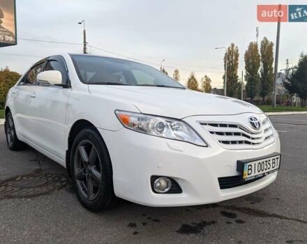 Білий Тойота Камрі, об'ємом двигуна 2.4 л та пробігом 200 тис. км за 11000 $, фото 1 на Automoto.ua