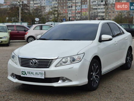 Білий Тойота Камрі, об'ємом двигуна 2.5 л та пробігом 242 тис. км за 13700 $, фото 1 на Automoto.ua