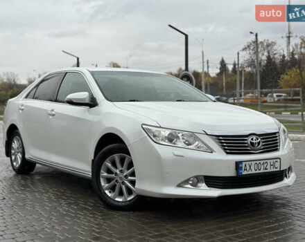 Белый Тойота Камри, объемом двигателя 2.5 л и пробегом 152 тыс. км за 12700 $, фото 1 на Automoto.ua