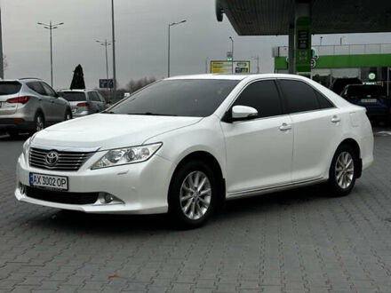 Белый Тойота Камри, объемом двигателя 2.49 л и пробегом 233 тыс. км за 12700 $, фото 1 на Automoto.ua