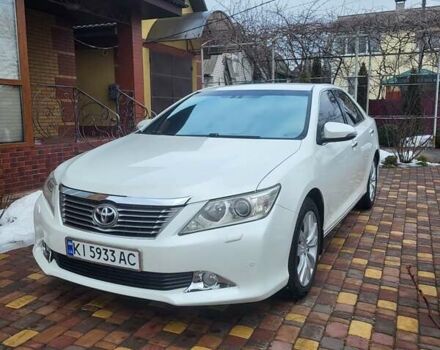 Белый Тойота Камри, объемом двигателя 2.5 л и пробегом 286 тыс. км за 11750 $, фото 1 на Automoto.ua