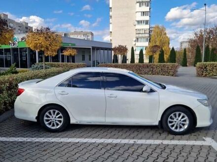 Белый Тойота Камри, объемом двигателя 2.4 л и пробегом 285 тыс. км за 13500 $, фото 1 на Automoto.ua