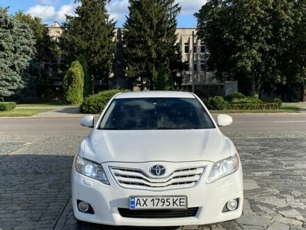 Тойота Камри 2011 в Кременчуге на Automoto.ua Белый Тойота Камри, объемом двигателя 2.36 л и пробегом 210 тыс. км за 12100 $, фото 1 на Automoto.ua