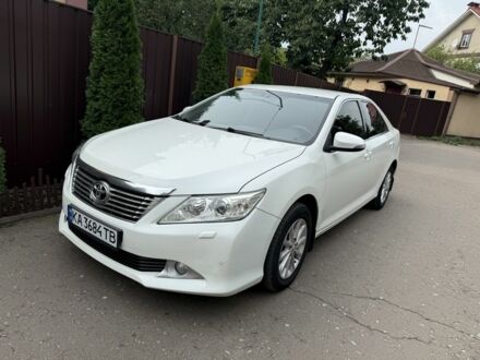 Белый Тойота Камри, объемом двигателя 2.5 л и пробегом 297 тыс. км за 12826 $, фото 1 на Automoto.ua