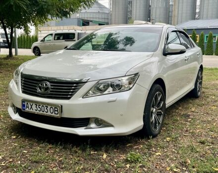 Белый Тойота Камри, объемом двигателя 2.5 л и пробегом 220 тыс. км за 13480 $, фото 1 на Automoto.ua