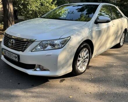 Белый Тойота Камри, объемом двигателя 2.5 л и пробегом 117 тыс. км за 15499 $, фото 1 на Automoto.ua
