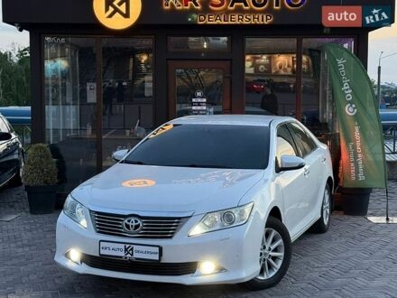 Белый Тойота Камри, объемом двигателя 2.5 л и пробегом 260 тыс. км за 10300 $, фото 1 на Automoto.ua