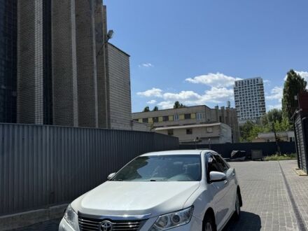 Тойота Камрі 2012 у Києві на Automoto.ua Білий Тойота Камрі, об'ємом двигуна 2.5 л та пробігом 213 тис. км за 12500 $, фото 1 на Automoto.ua