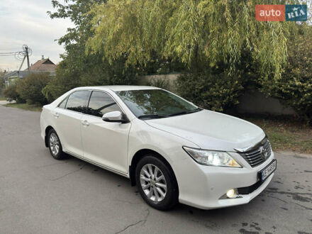 Тойота Камри 2012 в Днепре (Днепропетровске) на Automoto.ua Белый Тойота Камри, объемом двигателя 2.5 л и пробегом 106 тыс. км за 12300 $, фото 1 на Automoto.ua