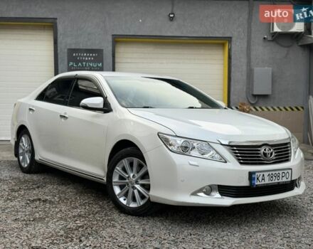Белый Тойота Камри, объемом двигателя 2.49 л и пробегом 171 тыс. км за 13900 $, фото 1 на Automoto.ua