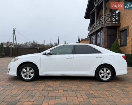 Білий Тойота Камрі, об'ємом двигуна 2.5 л та пробігом 277 тис. км за 10700 $, фото 1 на Automoto.ua