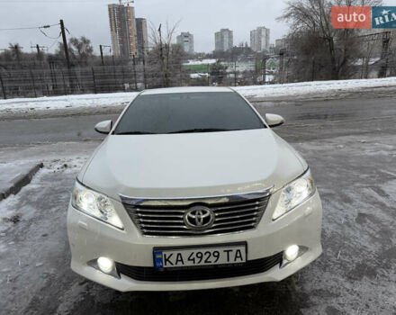 Белый Тойота Камри, объемом двигателя 3.5 л и пробегом 240 тыс. км за 14499 $, фото 1 на Automoto.ua