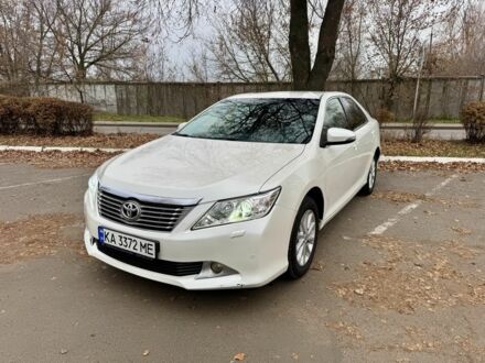 Белый Тойота Камри, объемом двигателя 2.5 л и пробегом 280 тыс. км за 9800 $, фото 1 на Automoto.ua