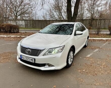 Белый Тойота Камри, объемом двигателя 2.5 л и пробегом 280 тыс. км за 9800 $, фото 1 на Automoto.ua