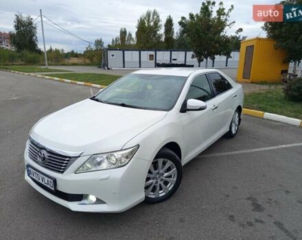 Белый Тойота Камри, объемом двигателя 2.5 л и пробегом 236 тыс. км за 13500 $, фото 1 на Automoto.ua