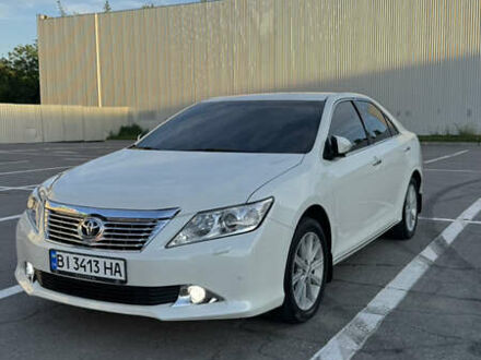 Білий Тойота Камрі, об'ємом двигуна 2.5 л та пробігом 220 тис. км за 14000 $, фото 1 на Automoto.ua