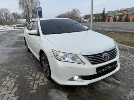 Белый Тойота Камри, объемом двигателя 2.5 л и пробегом 160 тыс. км за 11450 $, фото 1 на Automoto.ua