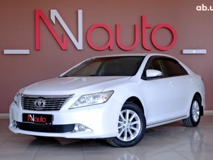 Белый Тойота Камри, объемом двигателя 2.5 л и пробегом 138 тыс. км за 13500 $, фото 1 на Automoto.ua