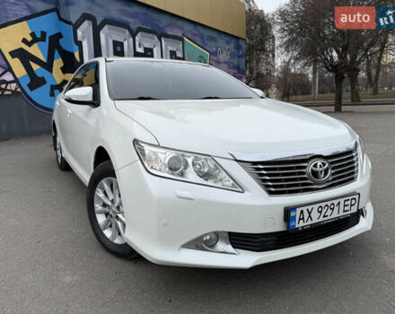 Белый Тойота Камри, объемом двигателя 2.5 л и пробегом 233 тыс. км за 14500 $, фото 1 на Automoto.ua