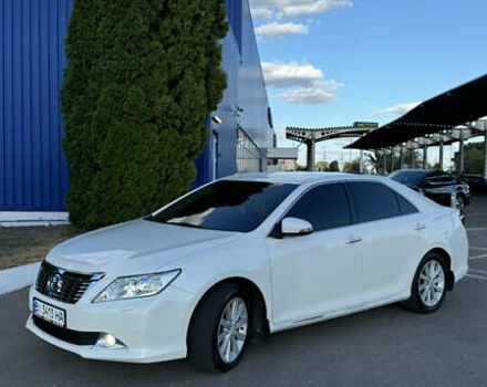 Белый Тойота Камри, объемом двигателя 2.5 л и пробегом 220 тыс. км за 13900 $, фото 1 на Automoto.ua