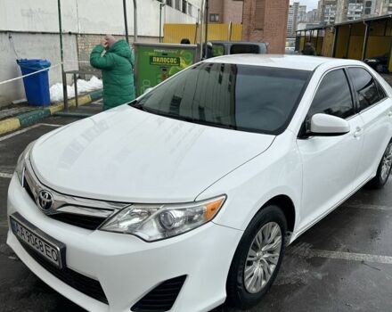 Белый Тойота Камри, объемом двигателя 2.5 л и пробегом 80 тыс. км за 12000 $, фото 1 на Automoto.ua