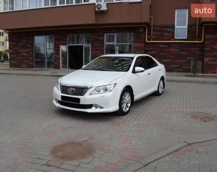 Белый Тойота Камри, объемом двигателя 2.5 л и пробегом 187 тыс. км за 12850 $, фото 1 на Automoto.ua