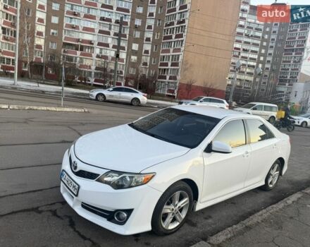 Белый Тойота Камри, объемом двигателя 2.49 л и пробегом 238 тыс. км за 9500 $, фото 1 на Automoto.ua