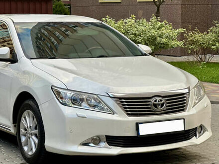 Белый Тойота Камри, объемом двигателя 2.5 л и пробегом 262 тыс. км за 13500 $, фото 1 на Automoto.ua