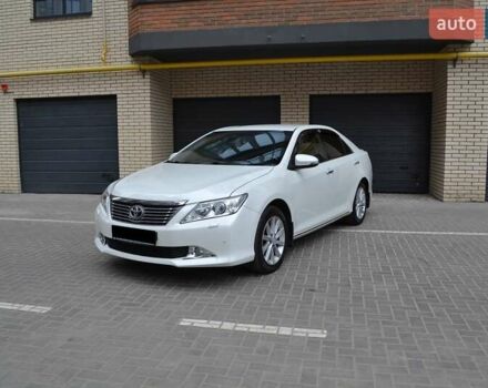 Белый Тойота Камри, объемом двигателя 2.49 л и пробегом 189 тыс. км за 12600 $, фото 1 на Automoto.ua