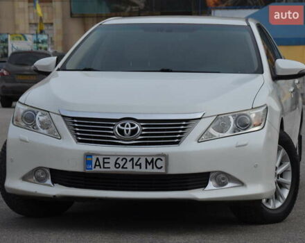 Белый Тойота Камри, объемом двигателя 2.5 л и пробегом 217 тыс. км за 15100 $, фото 1 на Automoto.ua