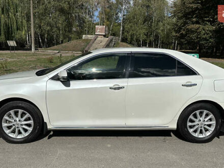 Белый Тойота Камри, объемом двигателя 2.5 л и пробегом 262 тыс. км за 13500 $, фото 1 на Automoto.ua