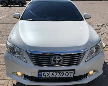 Белый Тойота Камри, объемом двигателя 2.5 л и пробегом 142 тыс. км за 14000 $, фото 1 на Automoto.ua