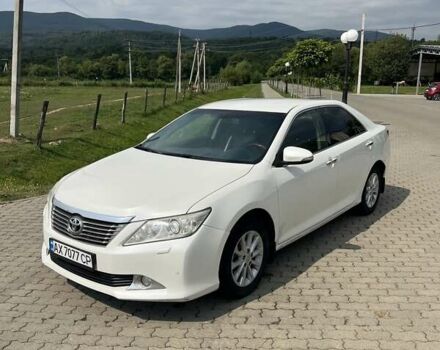 Белый Тойота Камри, объемом двигателя 2.5 л и пробегом 370 тыс. км за 12500 $, фото 1 на Automoto.ua