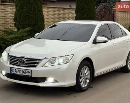 Белый Тойота Камри, объемом двигателя 2.49 л и пробегом 235 тыс. км за 12500 $, фото 1 на Automoto.ua