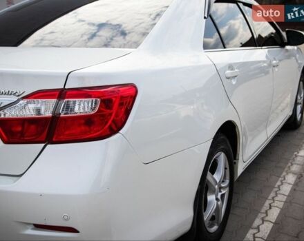 Белый Тойота Камри, объемом двигателя 2.49 л и пробегом 199 тыс. км за 13000 $, фото 1 на Automoto.ua