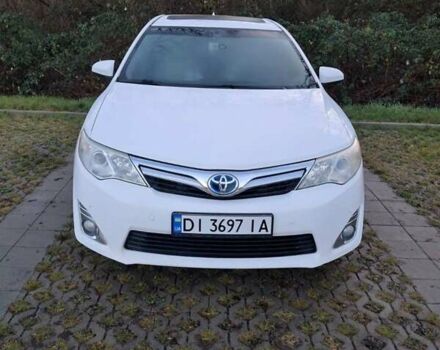 Белый Тойота Камри, объемом двигателя 2.49 л и пробегом 220 тыс. км за 13000 $, фото 1 на Automoto.ua