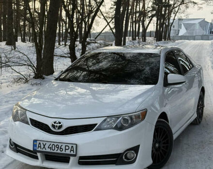 Белый Тойота Камри, объемом двигателя 2.5 л и пробегом 182 тыс. км за 10600 $, фото 1 на Automoto.ua