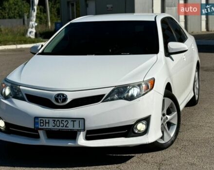 Белый Тойота Камри, объемом двигателя 2.49 л и пробегом 206 тыс. км за 11400 $, фото 1 на Automoto.ua