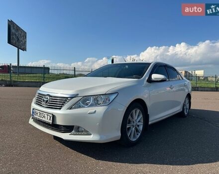 Белый Тойота Камри, объемом двигателя 2.5 л и пробегом 183 тыс. км за 14800 $, фото 1 на Automoto.ua