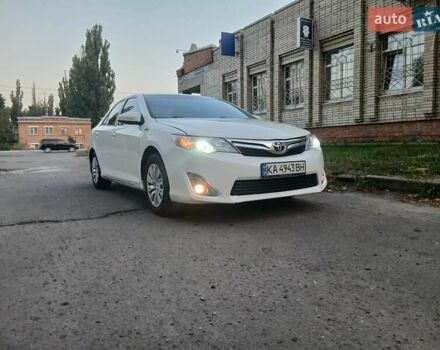 Белый Тойота Камри, объемом двигателя 2.49 л и пробегом 250 тыс. км за 10600 $, фото 1 на Automoto.ua
