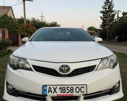 Белый Тойота Камри, объемом двигателя 2.49 л и пробегом 178 тыс. км за 10700 $, фото 1 на Automoto.ua
